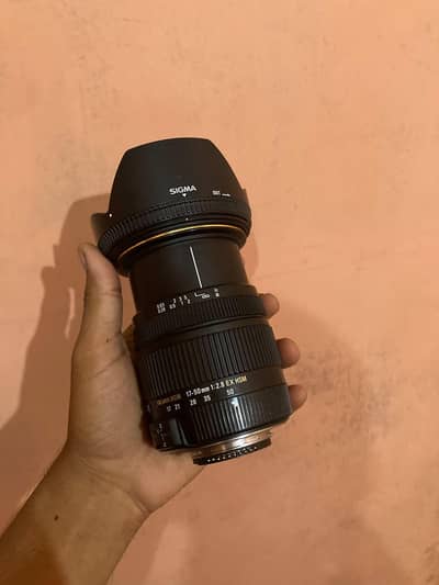 I'm selling sigma 1.8  17-50 Lens