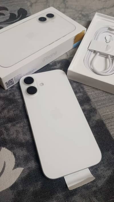 Apple iPhone 16