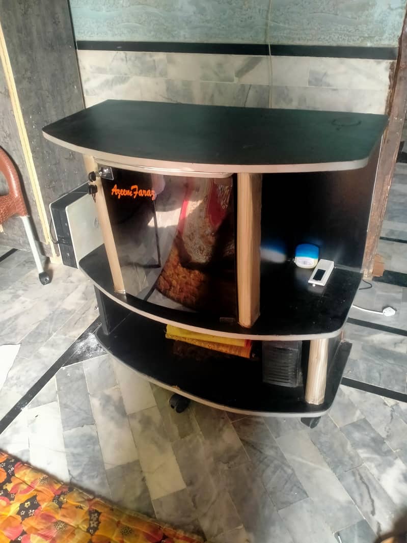 TV Trali, computer table 0