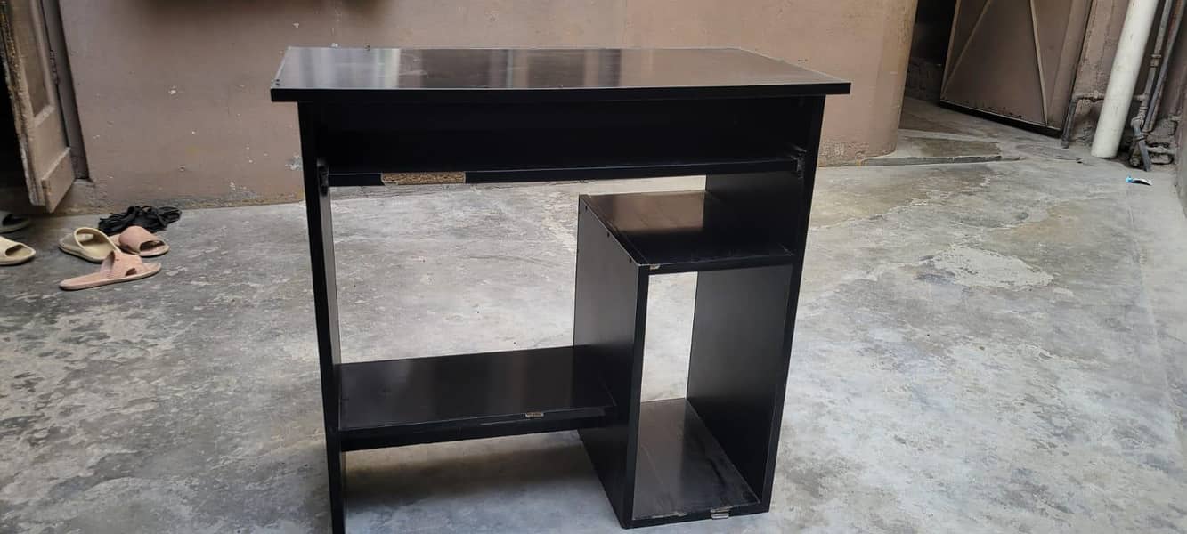 Computer Table 1
