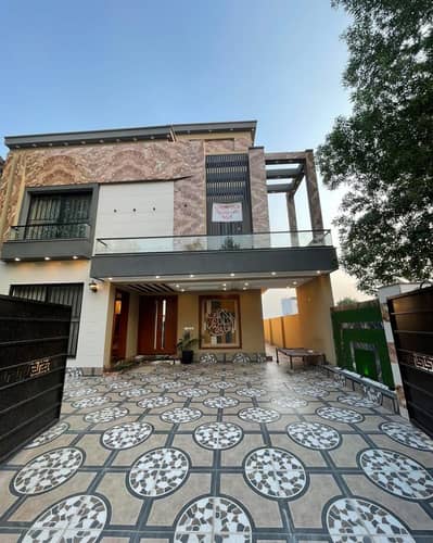 10 MARLA HOUSE FOR SALE AT INVESTOR RATE IN BAHRIA TOWN LAHORE