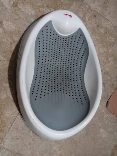 Bath tub