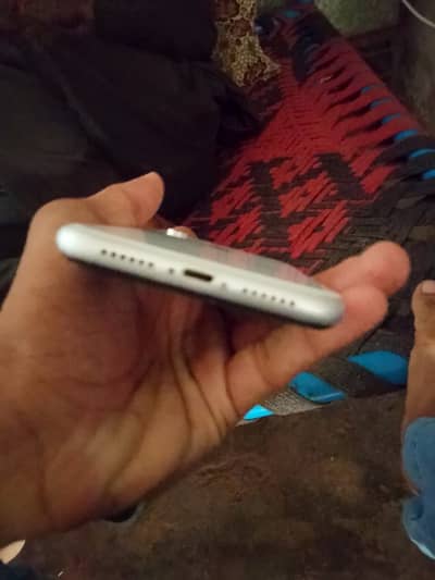 I phone xr white 128GP