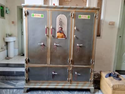 wardrobe mettalic