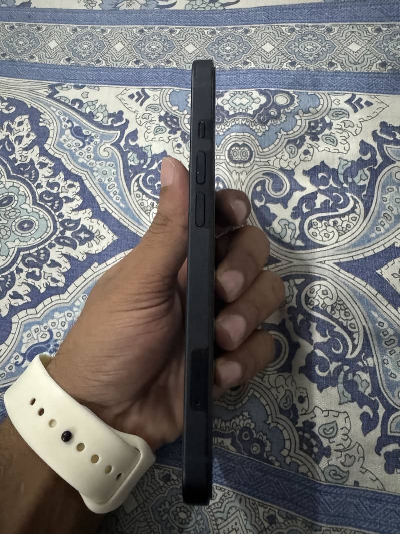 Apple iPhone 13 3