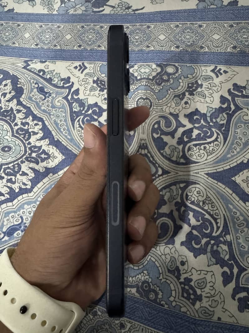 Apple iPhone 13 4