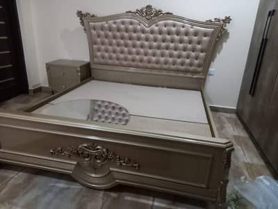 United double  bed set side tables n dressing tables