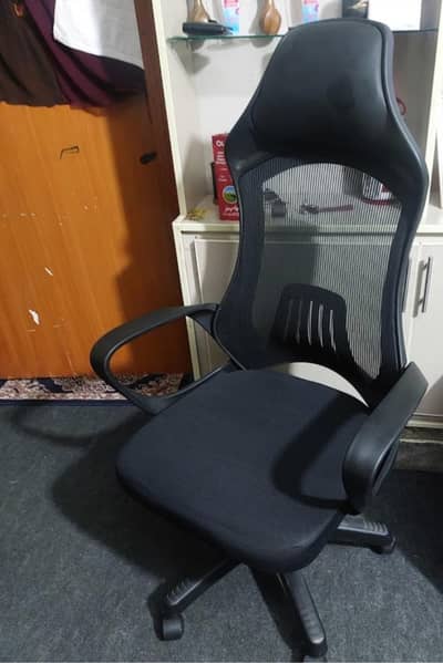 Executive chair almost brand new