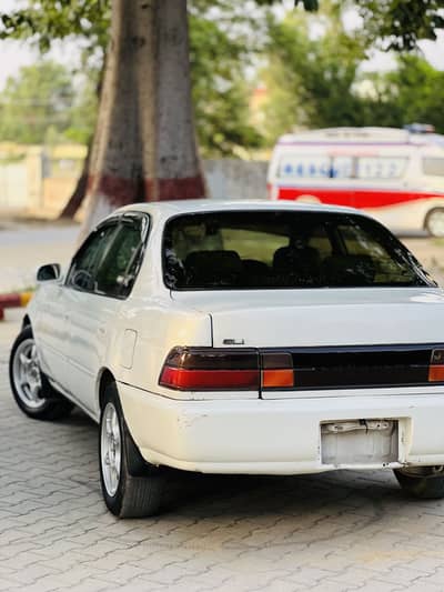 Toyota Corolla XE 2000