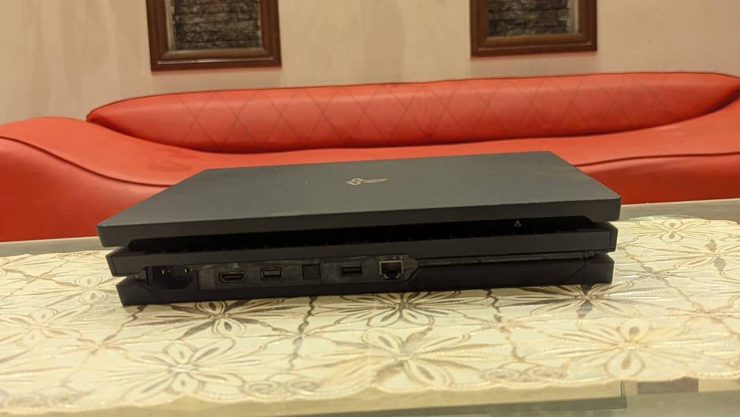 PS 4 PRO 1