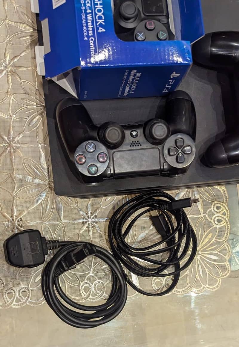 PS 4 PRO 5