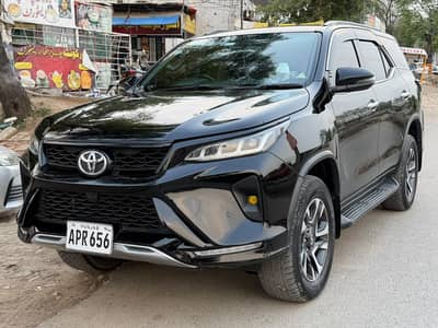 Toyota Fortuner Legender 2.8 Diesel 2022 [ URGENT SALE ]