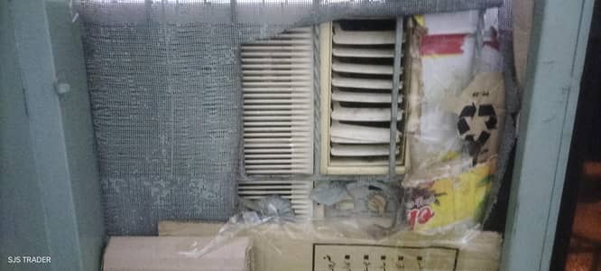 Midea 0.7 ton ac used in working
