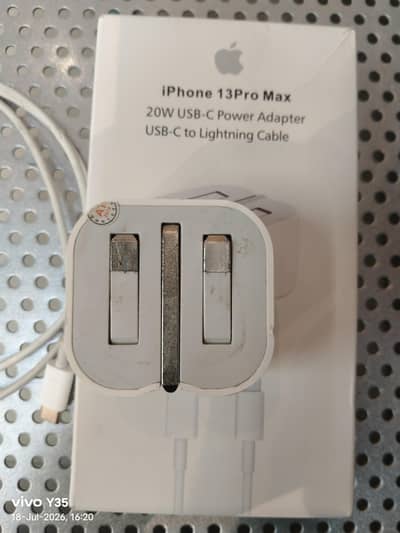iPhone 13 pro max ka adopter and cable