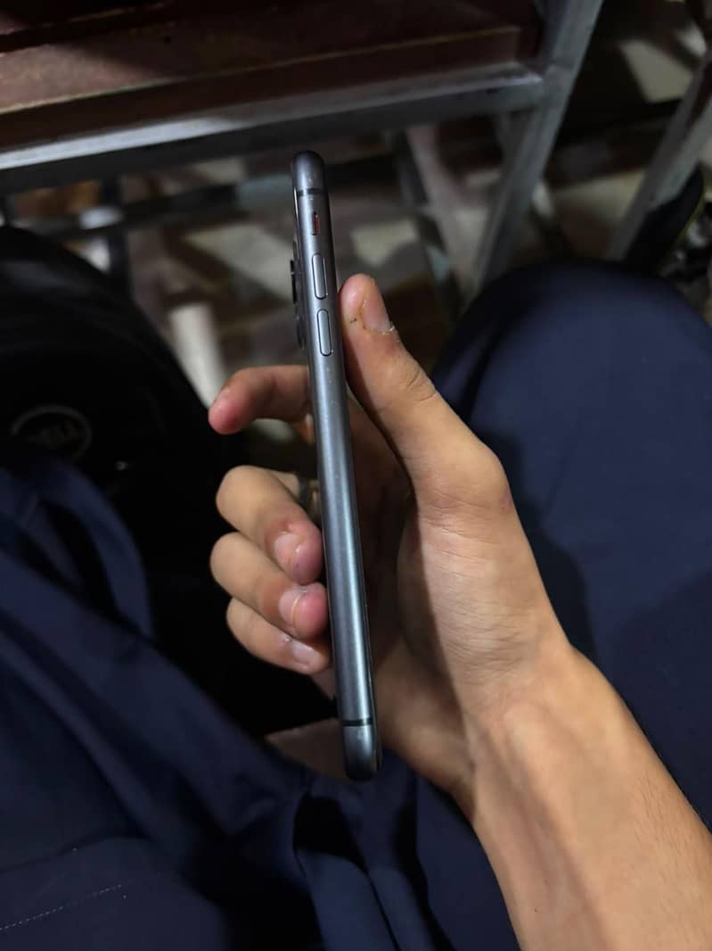 iPhone 11 3