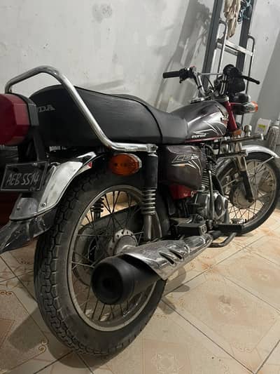Standard Bikes/ Bikes / Motorcycles / Honda 125