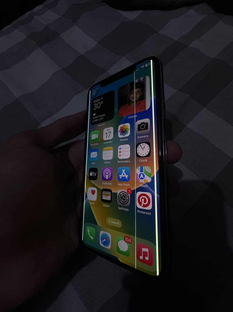 Apple iPhone X 4