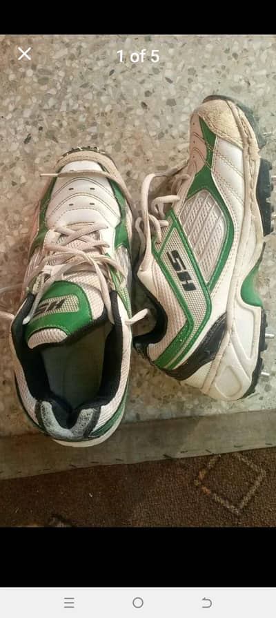 spikesl hs shoes for cricketer player. high quality with low price .