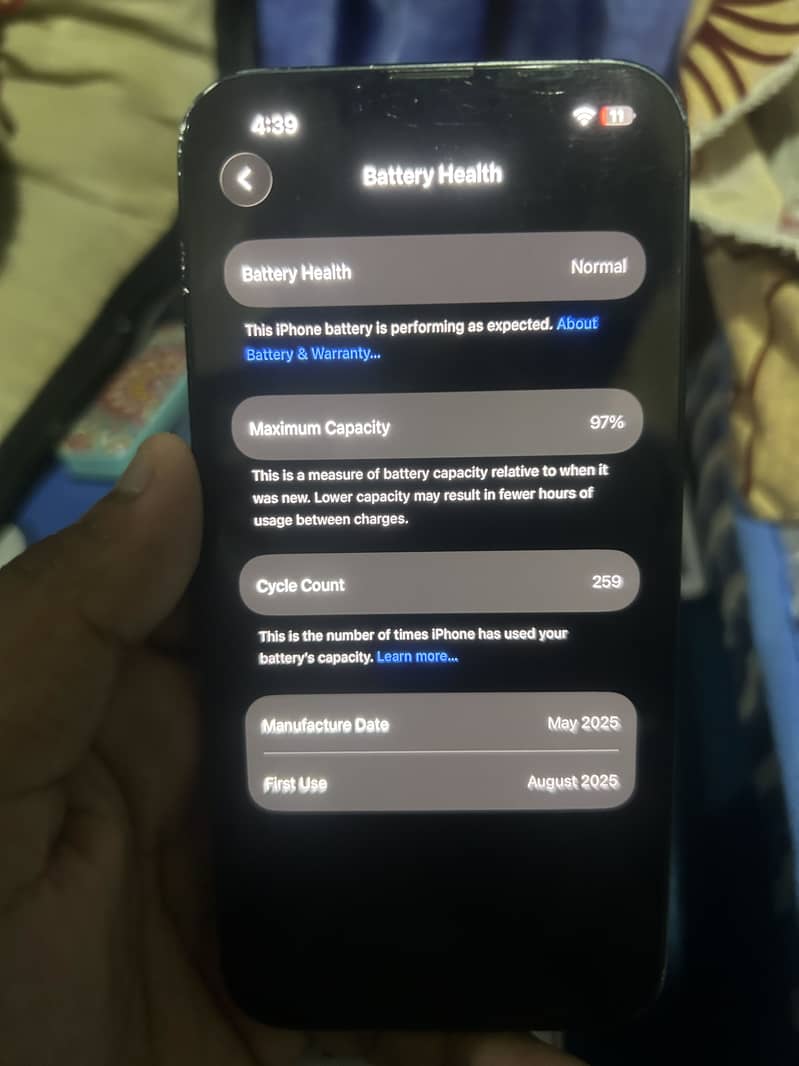 Apple iPhone 16e 2