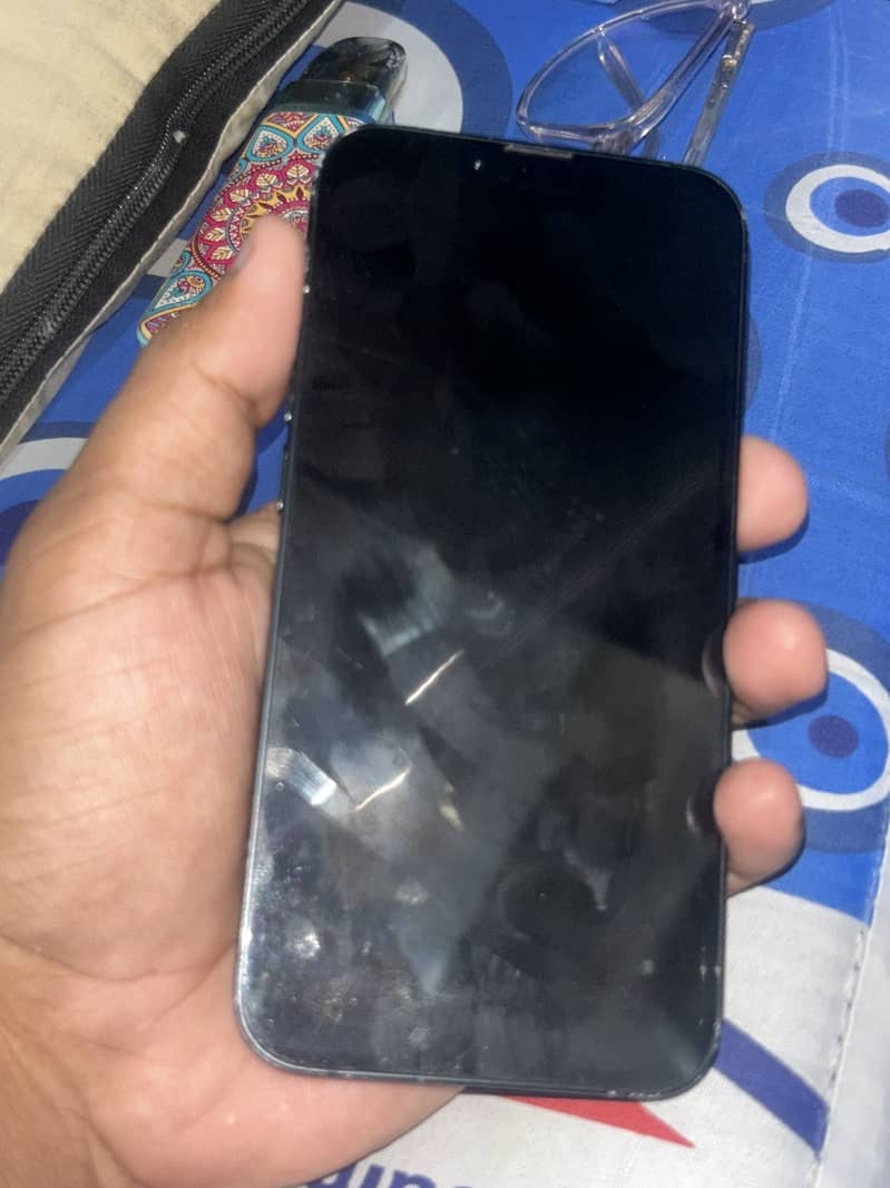 Apple iPhone 16e 8