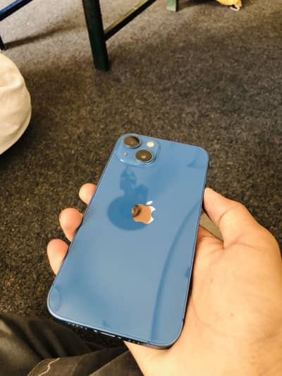 Apple iPhone 13