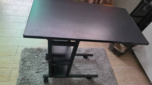 Moveable Laptop Table / Compact Workstation with Wheels