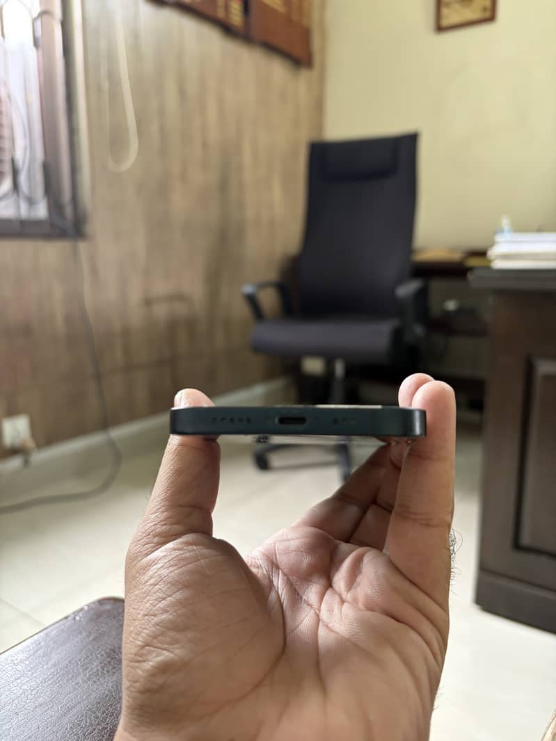 Apple iPhone 13 3