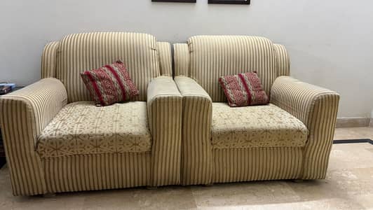 4 Seater Sofa With Dewan in Good Condition