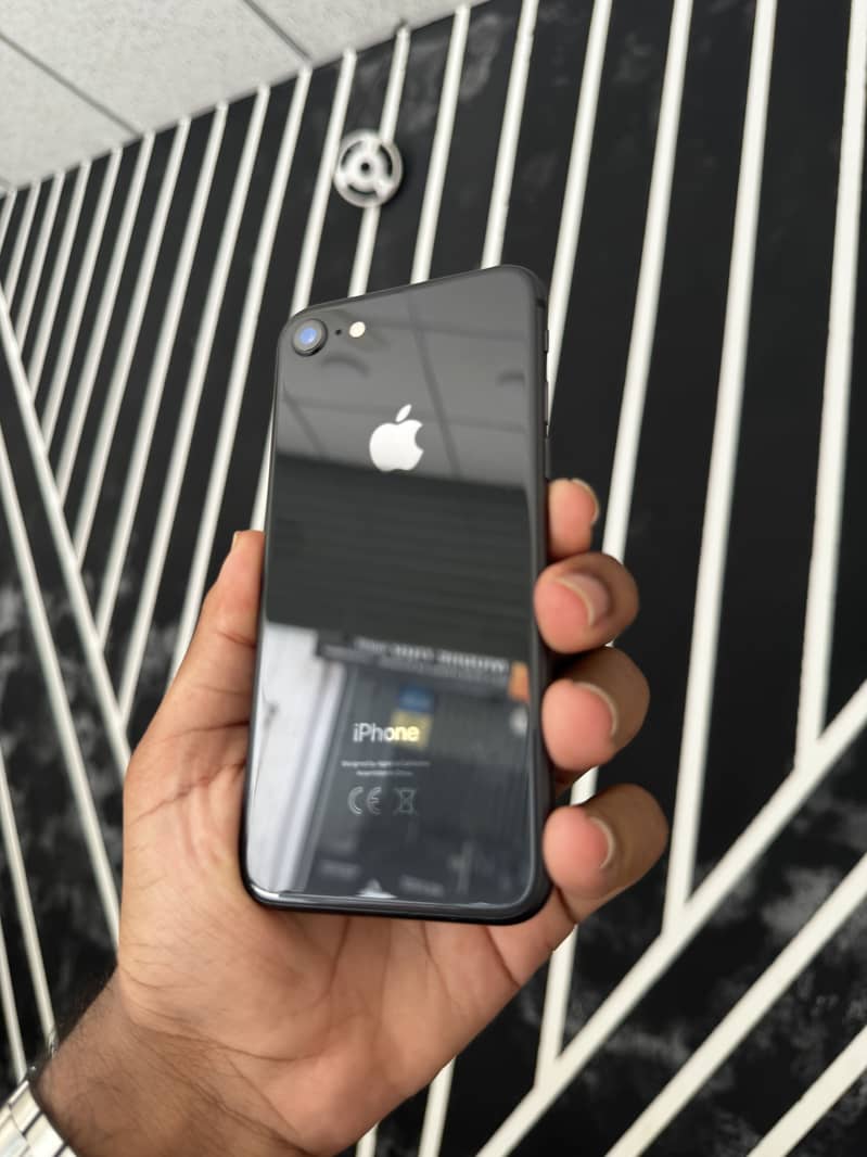 Apple iPhone 8 0