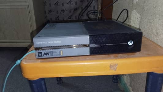 Xbox One 500GB Console with 2 Controller