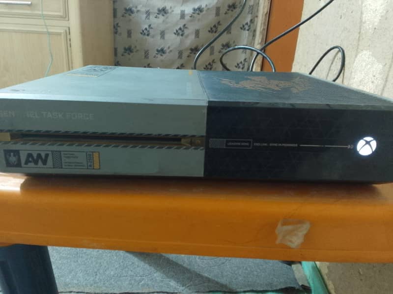 Xbox One 1tb Console with 2 Controller 3