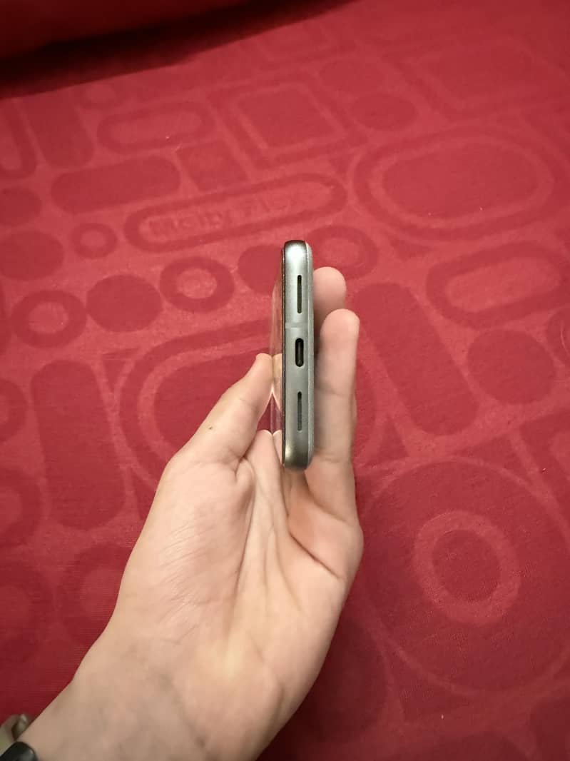 Google Pixel 8 4