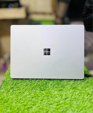 Microsoft surface Laptop i7 8th Gen