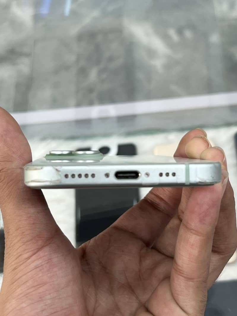 iPhone 15 3