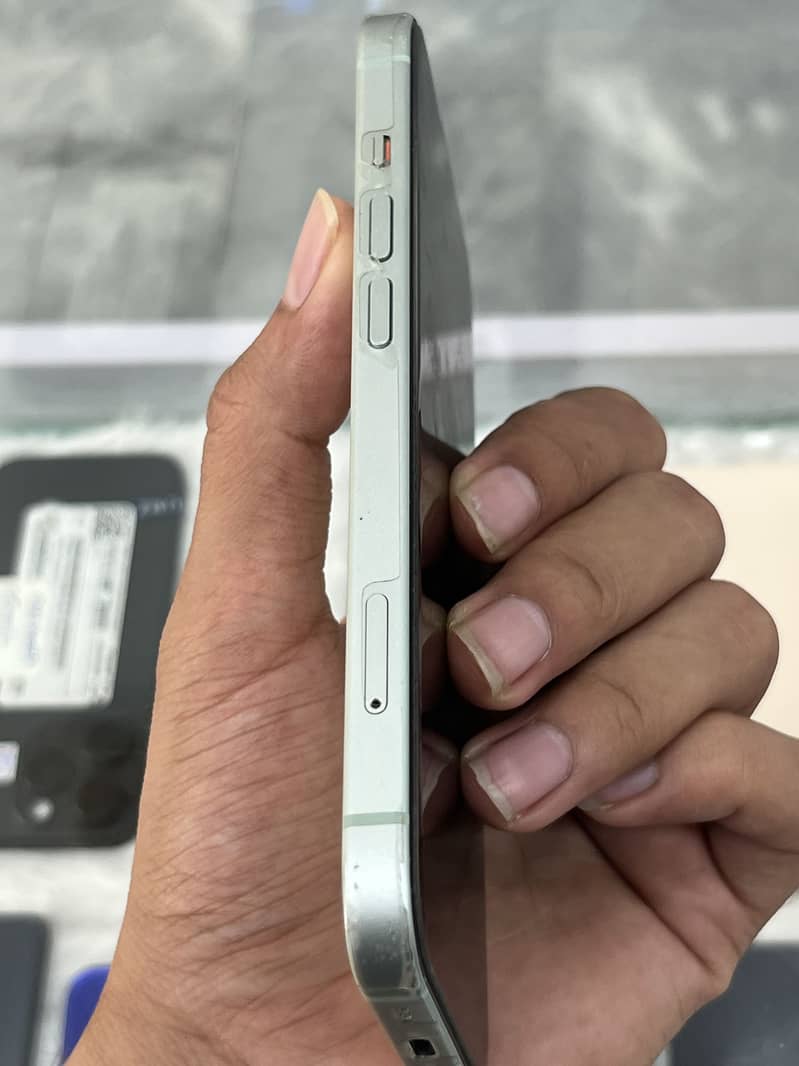 iPhone 15 5