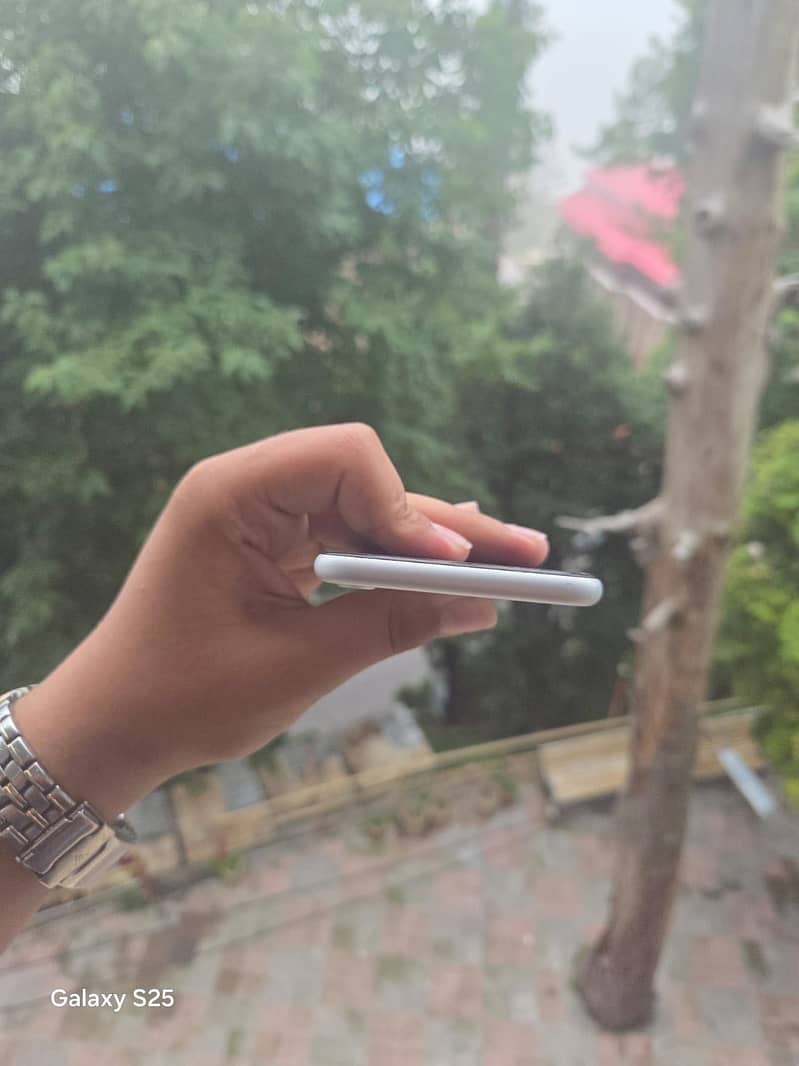 iPhone SE 5