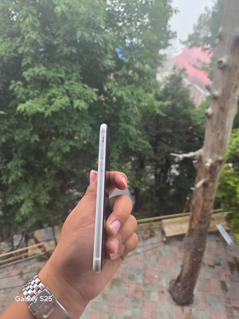 iPhone SE 12