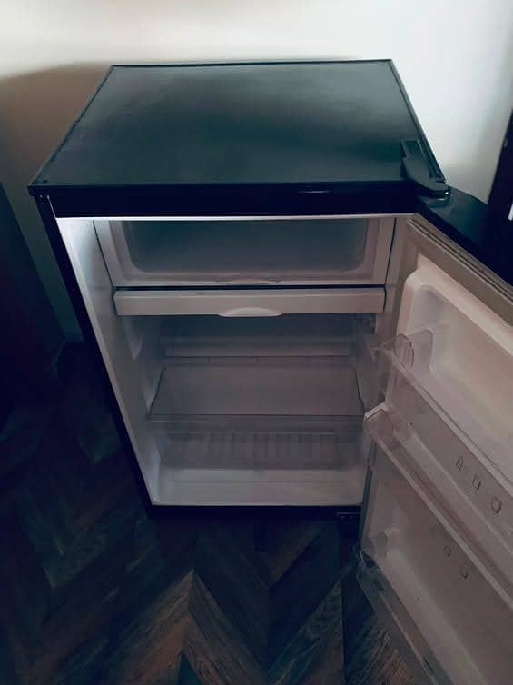 mini fridge 0