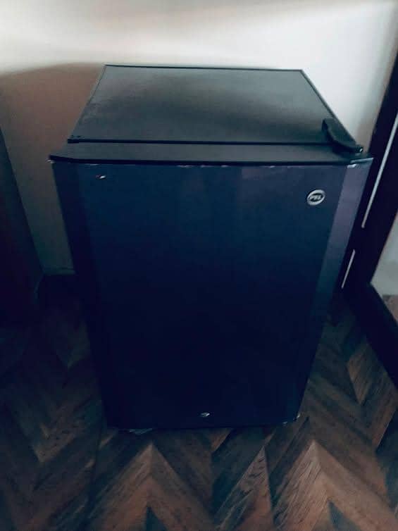 mini fridge 1