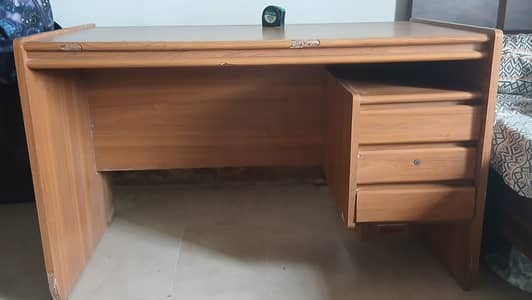 Study table ln good condition