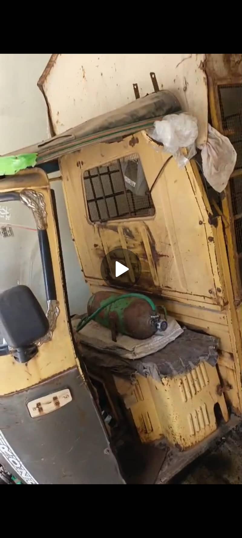 Loader Riksha 1