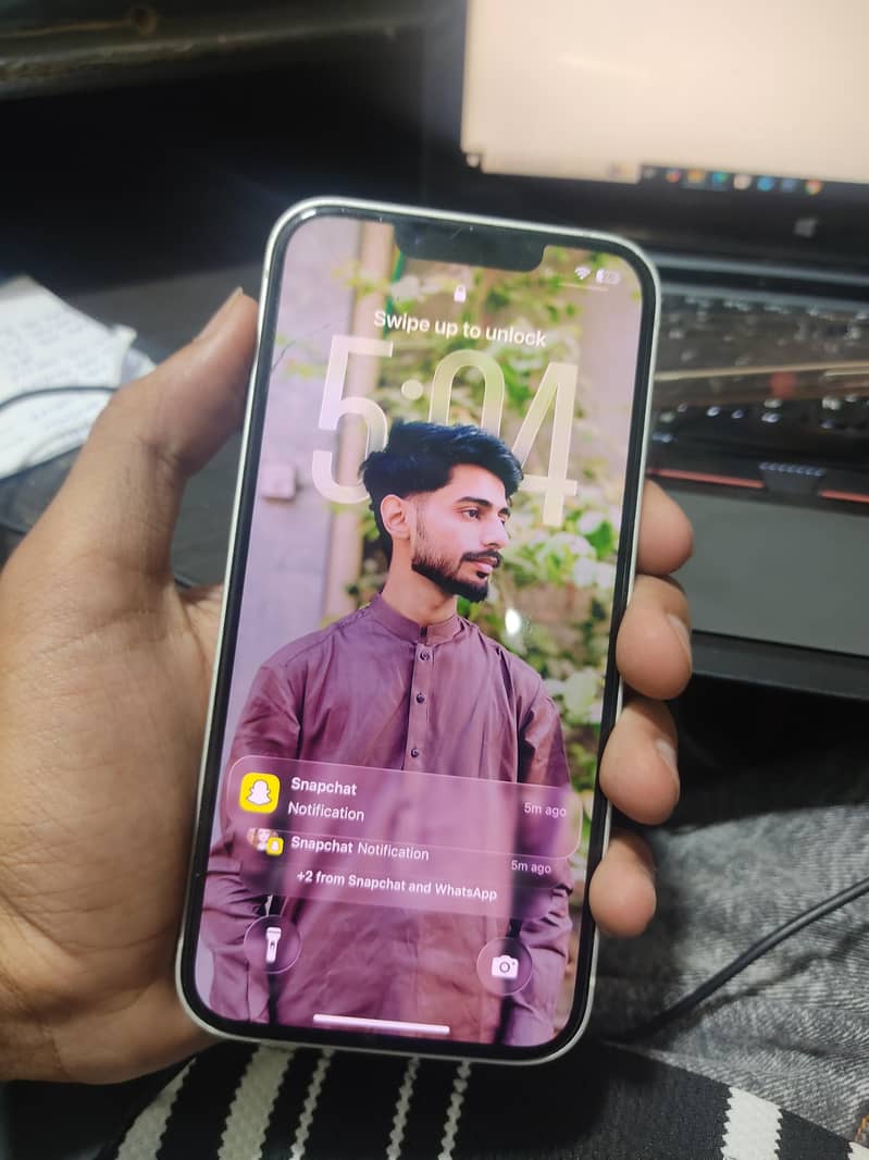Apple iPhone 13 4