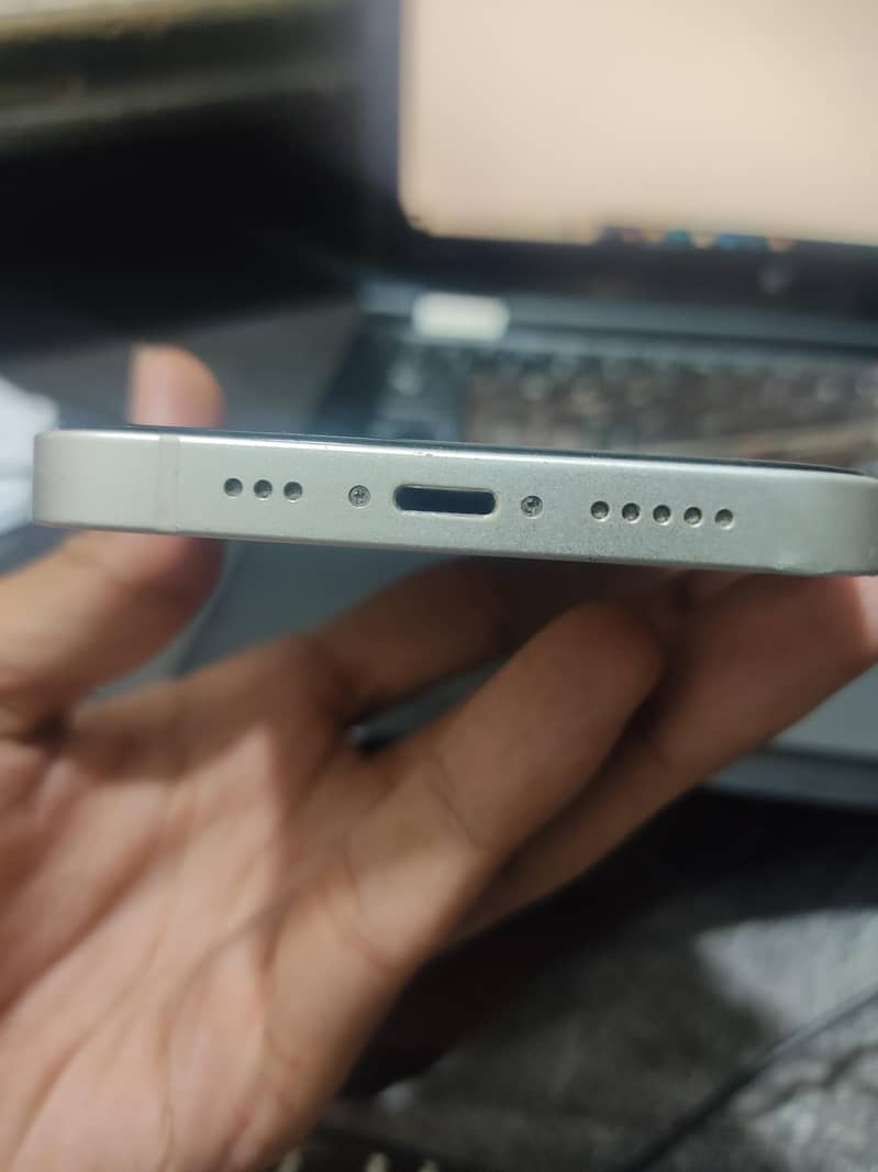 Apple iPhone 13 5