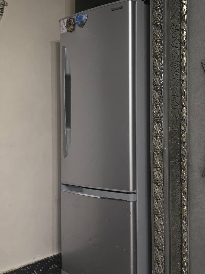 silver refrigerator 0