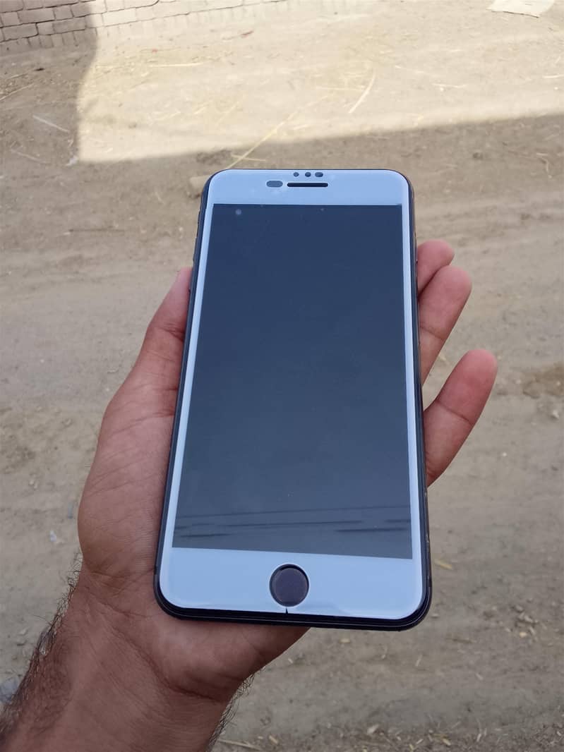 Apple iPhone 8 Plus 6