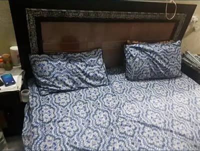 DOUBLE BED 2 SIDE TABLES