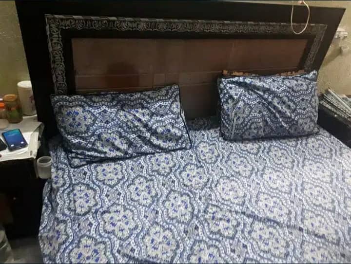 DOUBLE BED 2 SIDE TABLES 2