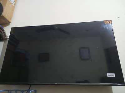 achi QLED hai 6 month use hai complete box 03041647815