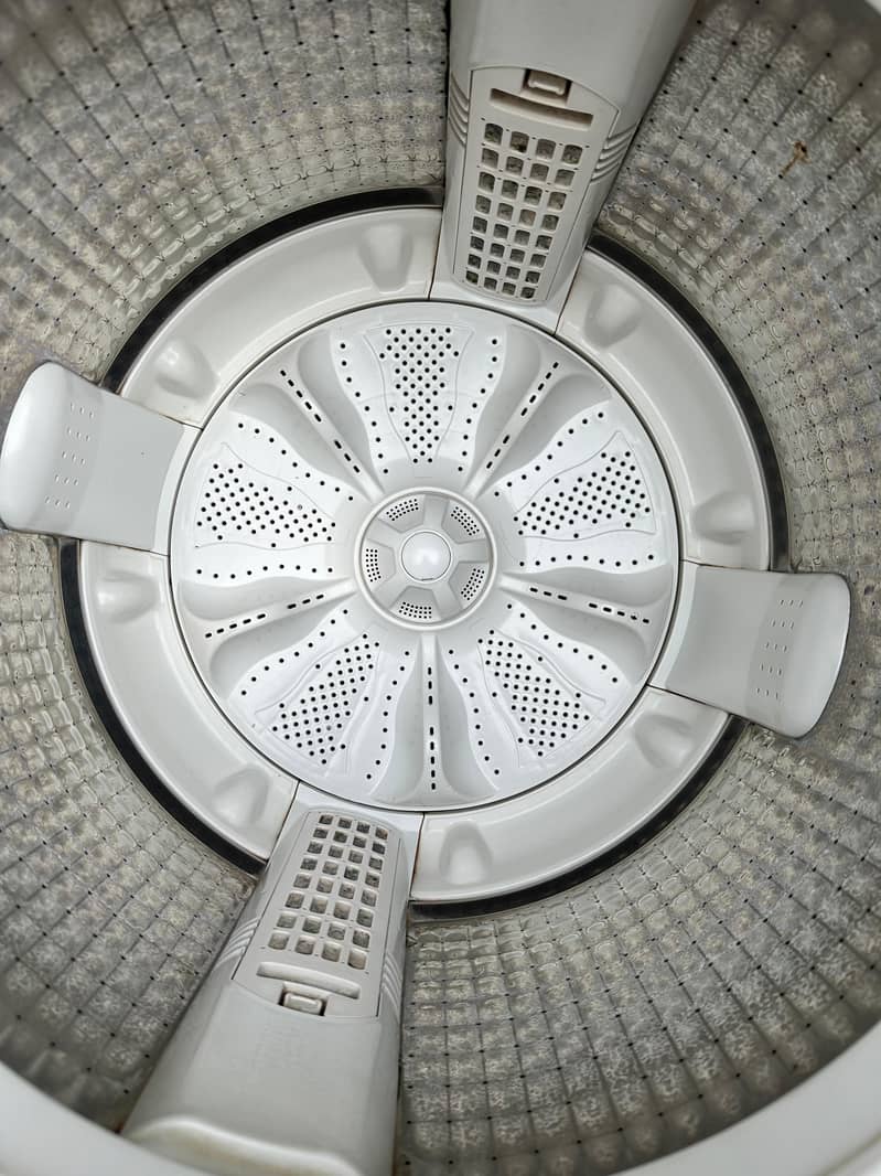 12KG Haier Automatic Machine - Mint Condition 1
