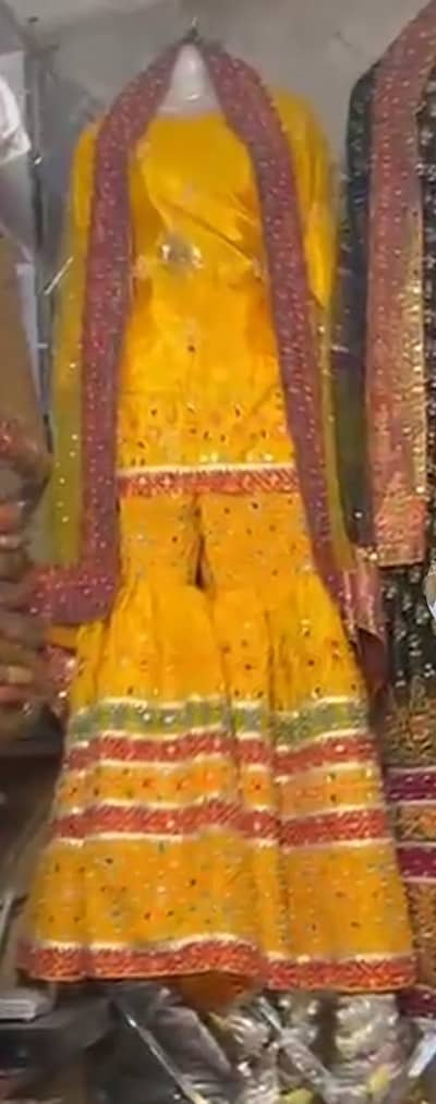 mehndi beautiful dress